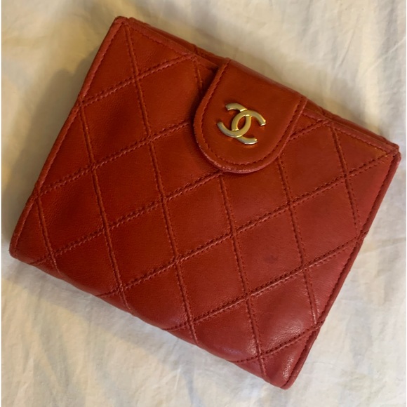Authentic CHANEL red leather criss cross wallet with unbranded chain and box - Picture 6 of 14